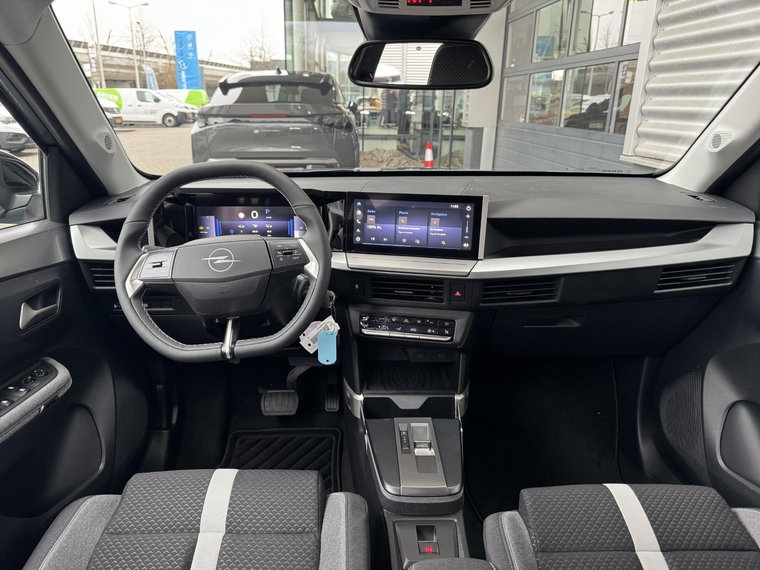 Vehicle Image 28