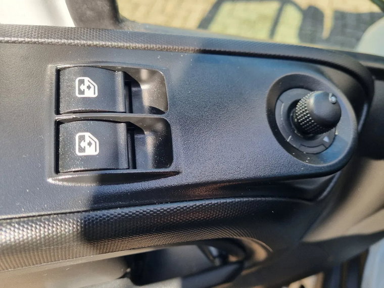 Vehicle Image 32