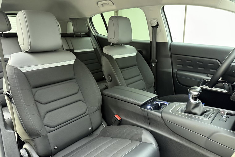 Vehicle Image 13