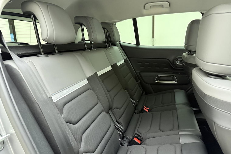 Vehicle Image 15