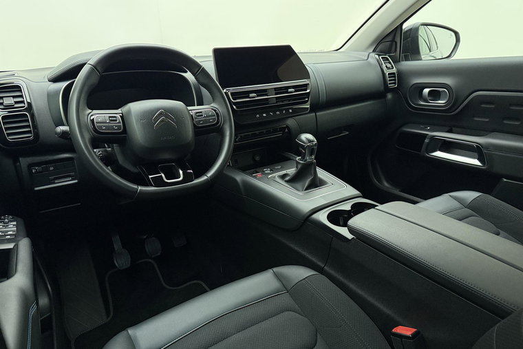 Vehicle Image 16