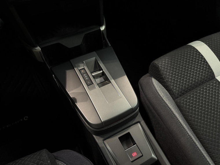 Vehicle Image 26