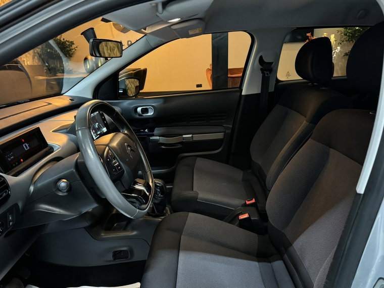 Vehicle Image 22