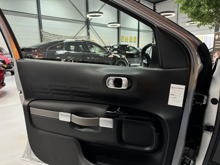 Vehicle Image 23