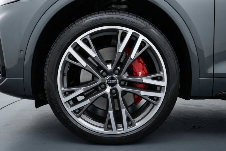 Vehicle Image 10