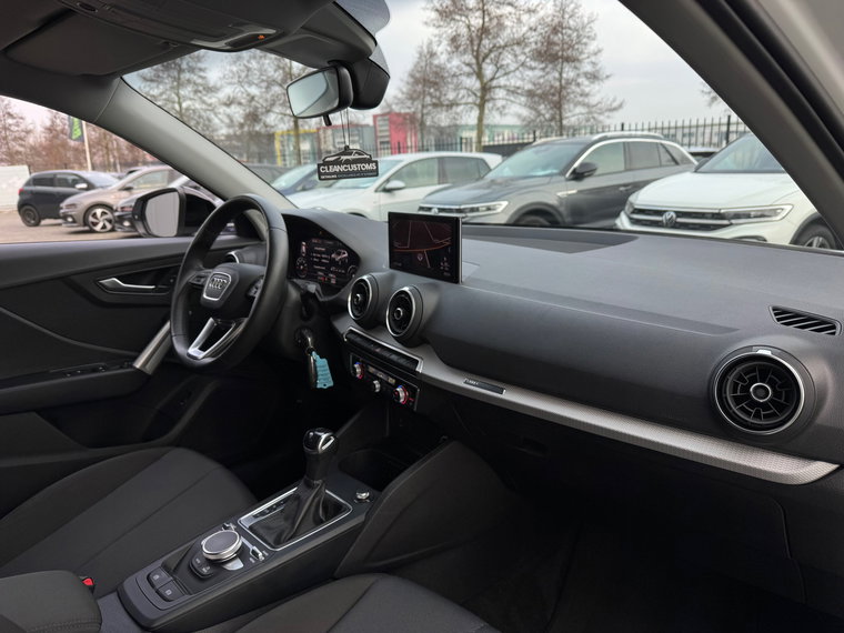 Vehicle Image 25