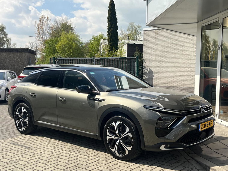Vehicle Image 12