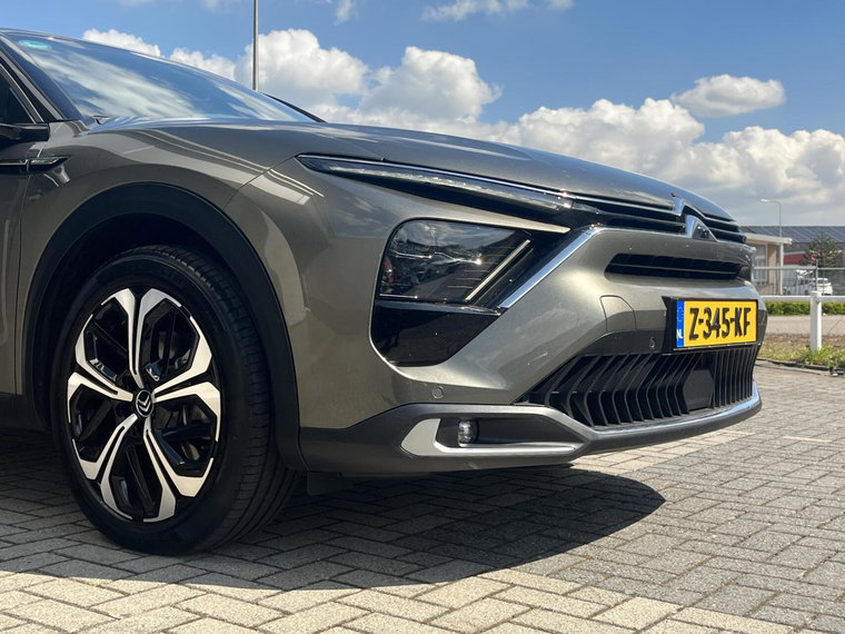 Vehicle Image 11