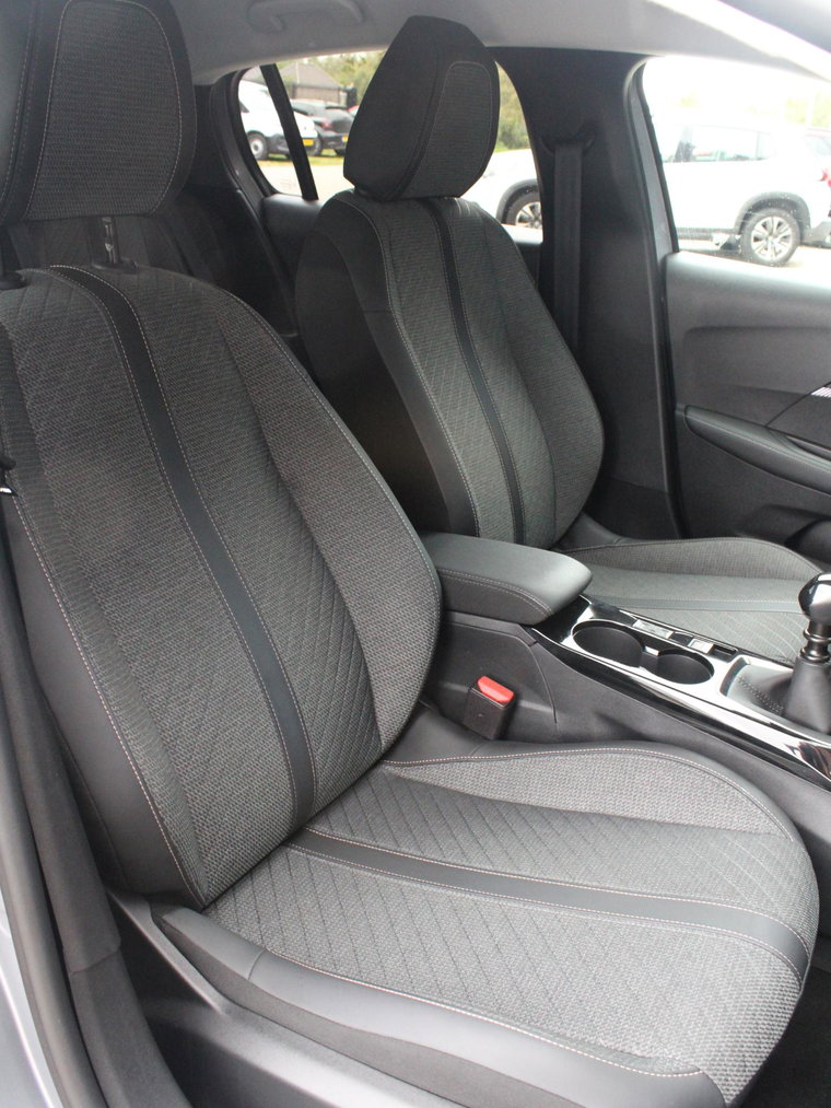 Vehicle Image 28