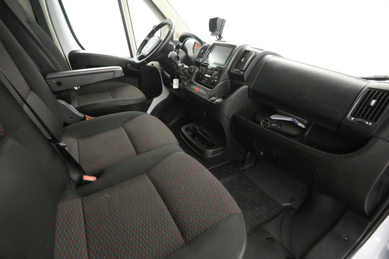 Vehicle Image 25