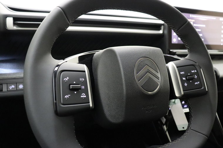 Vehicle Image 32