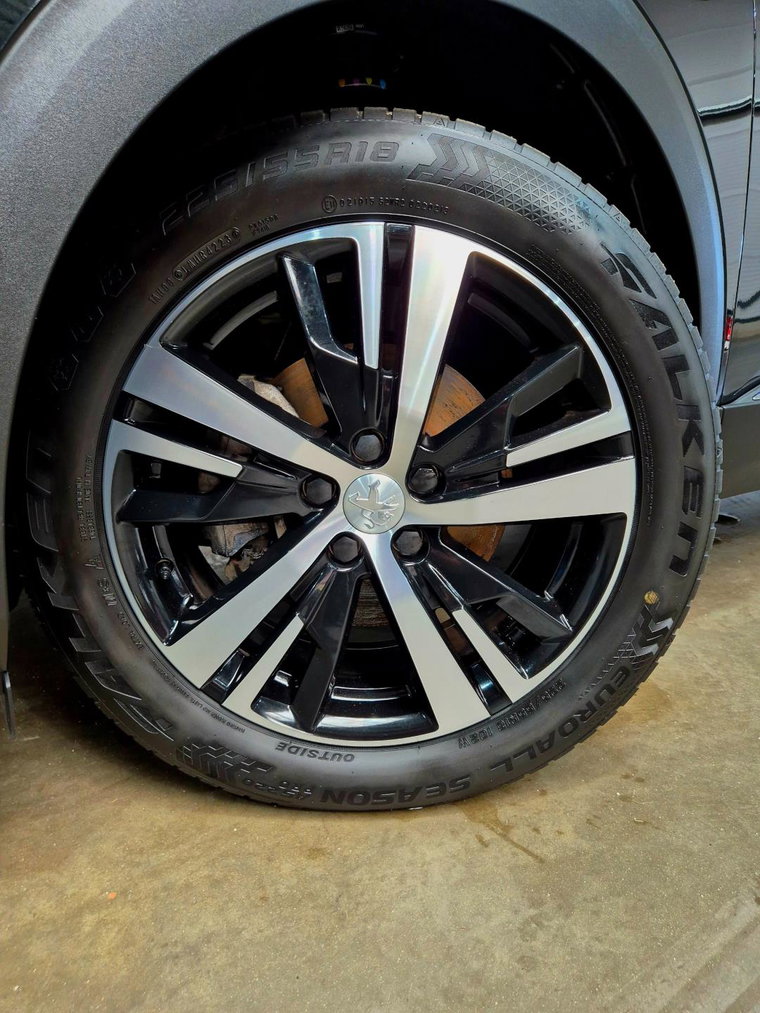 Vehicle Image 12