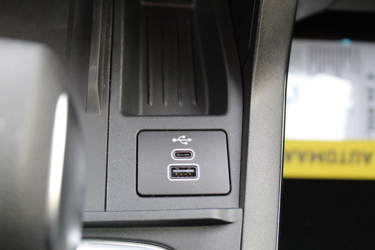 Vehicle Image 25