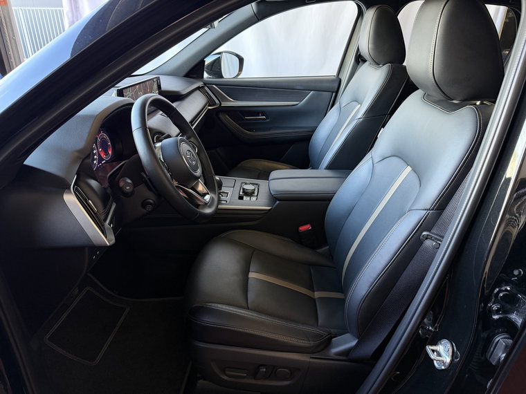 Vehicle Image 16