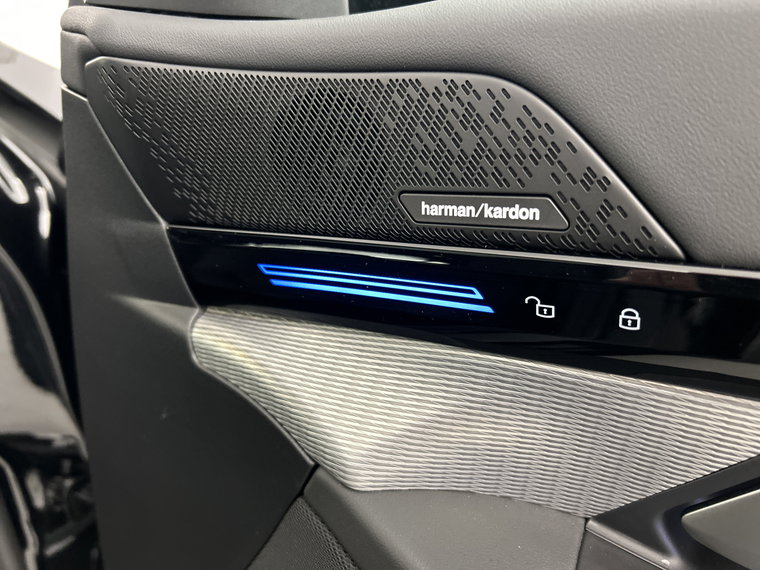 Vehicle Image 28