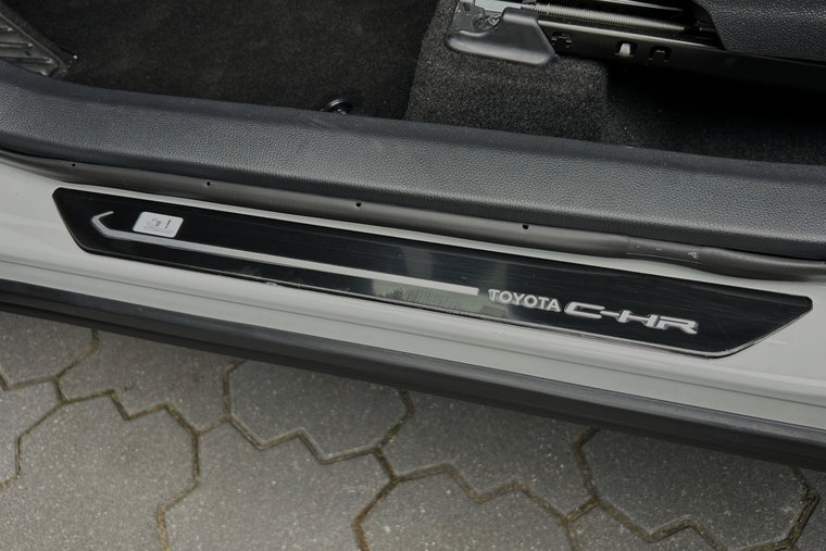 Vehicle Image 25