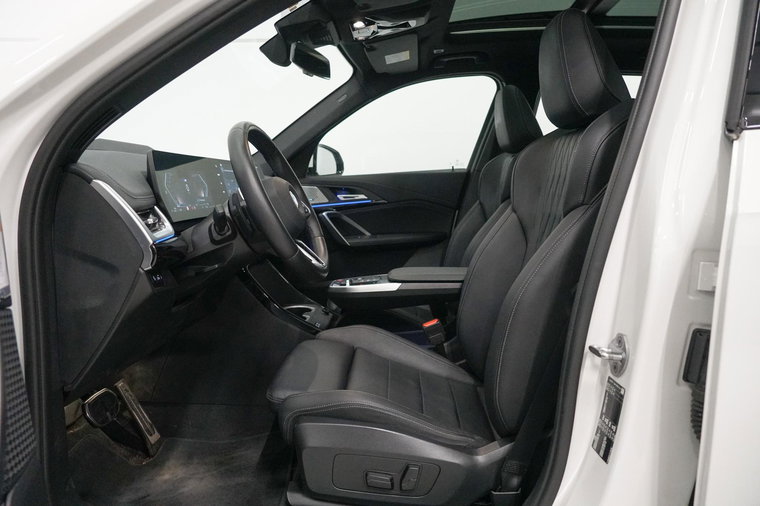 Vehicle Image 23