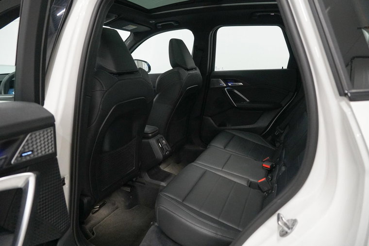 Vehicle Image 33