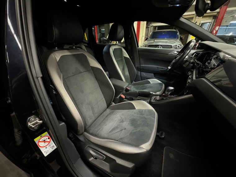 Vehicle Image 32