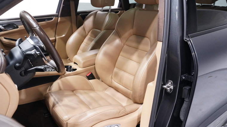 Vehicle Image 36