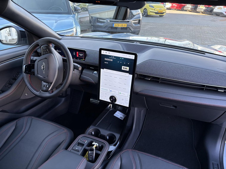 Vehicle Image 13