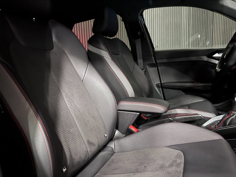 Vehicle Image 32