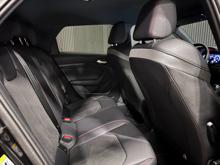 Vehicle Image 40