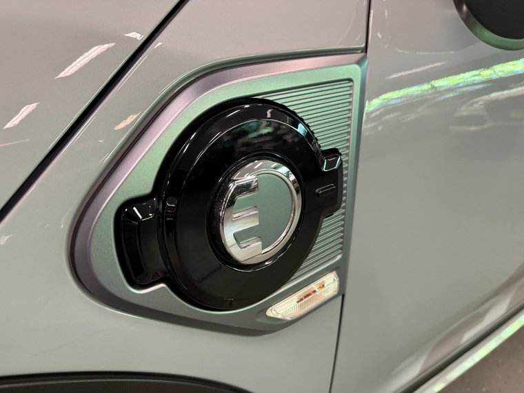 Vehicle Image 14