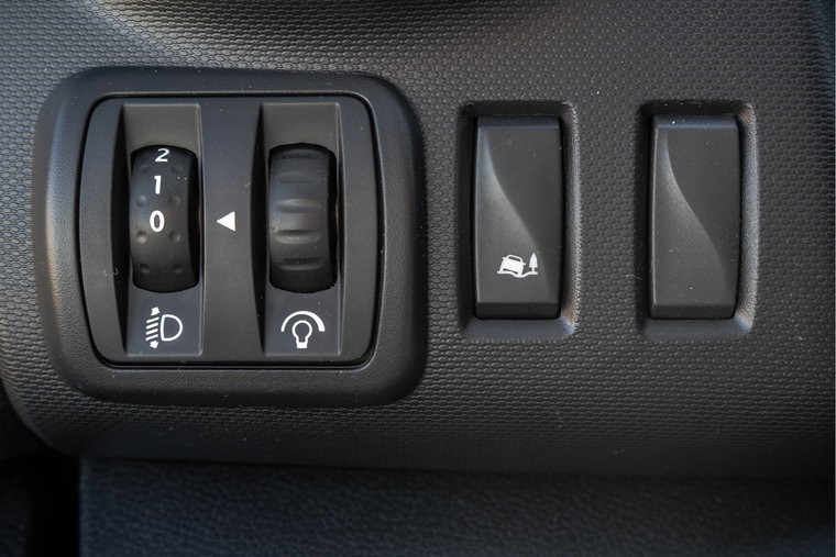 Vehicle Image 25