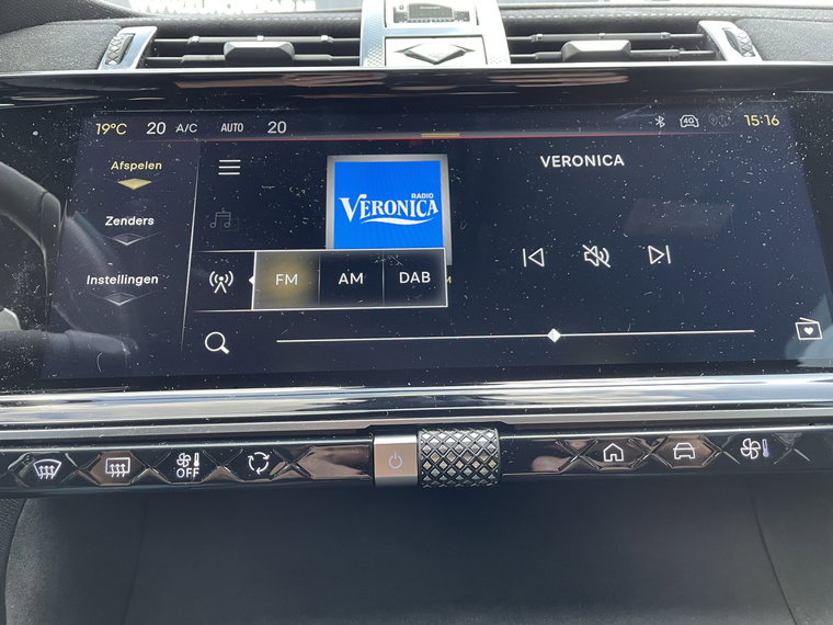 Vehicle Image 32