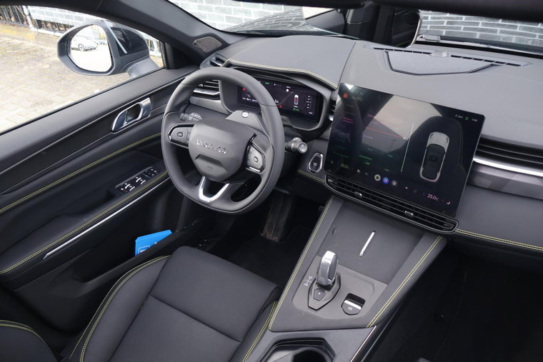 Vehicle Image 25