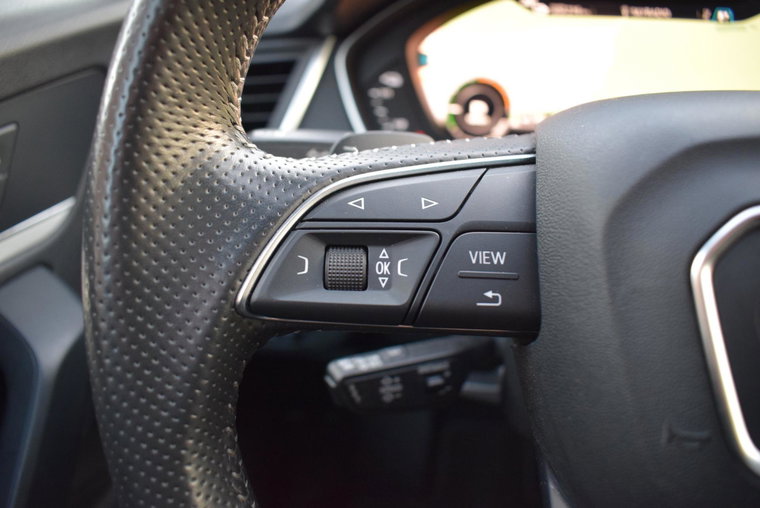 Vehicle Image 25