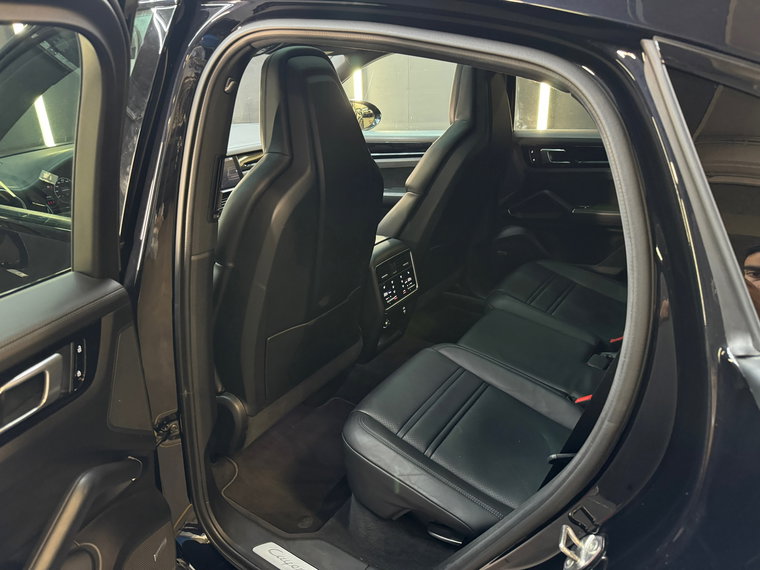 Vehicle Image 32