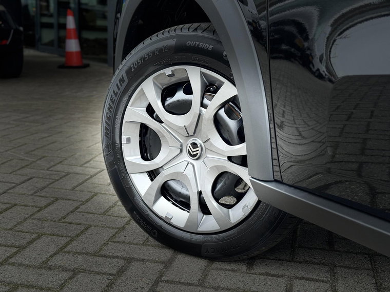 Vehicle Image 11