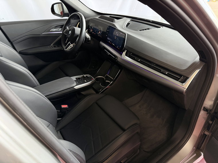 Vehicle Image 32