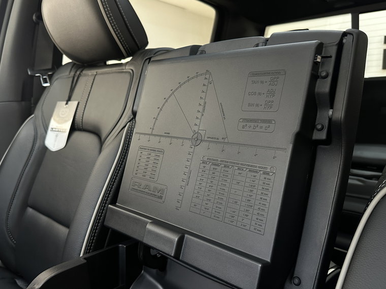 Vehicle Image 32