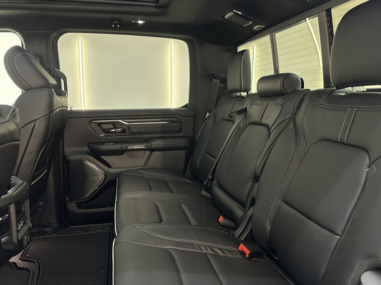 Vehicle Image 37