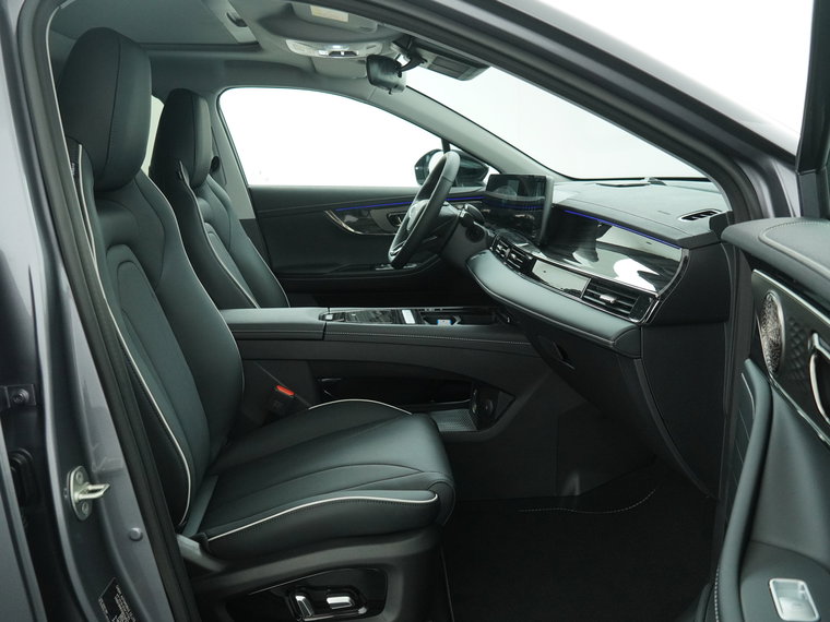 Vehicle Image 38