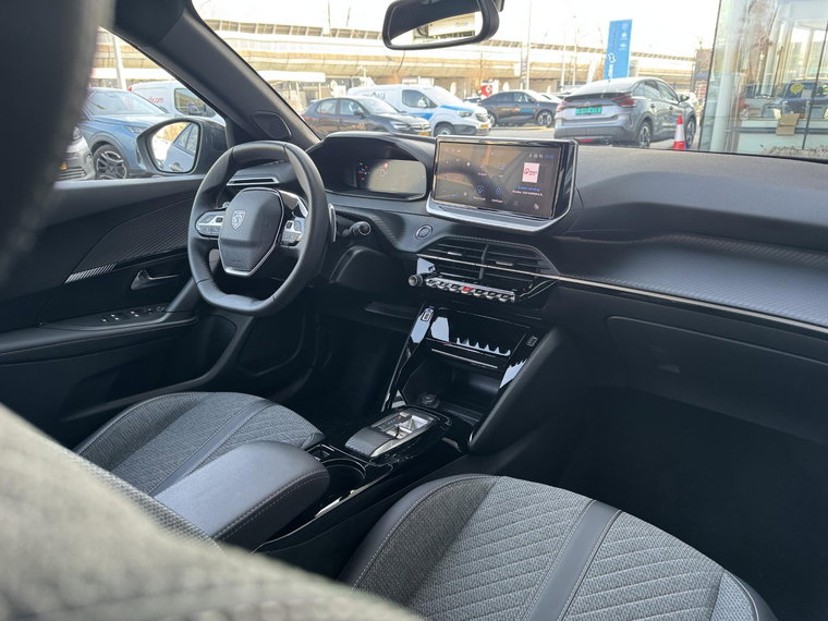 Vehicle Image 15