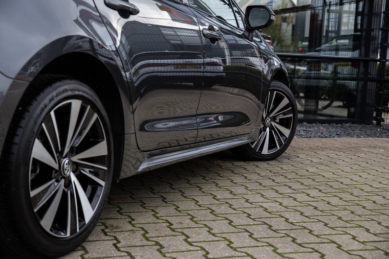 Vehicle Image 9