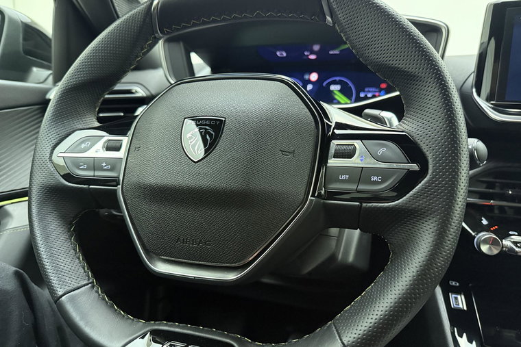 Vehicle Image 25