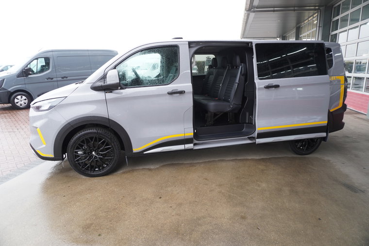 Vehicle Image 4