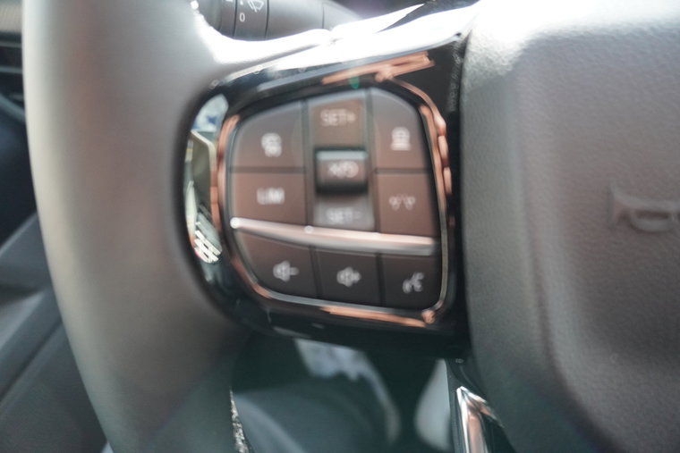 Vehicle Image 25