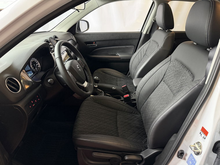 Vehicle Image 16