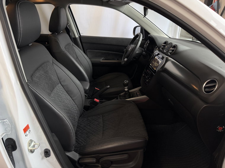 Vehicle Image 30