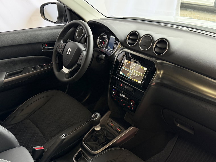 Vehicle Image 32