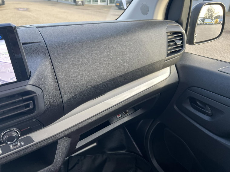 Vehicle Image 46