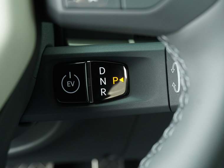 Vehicle Image 32