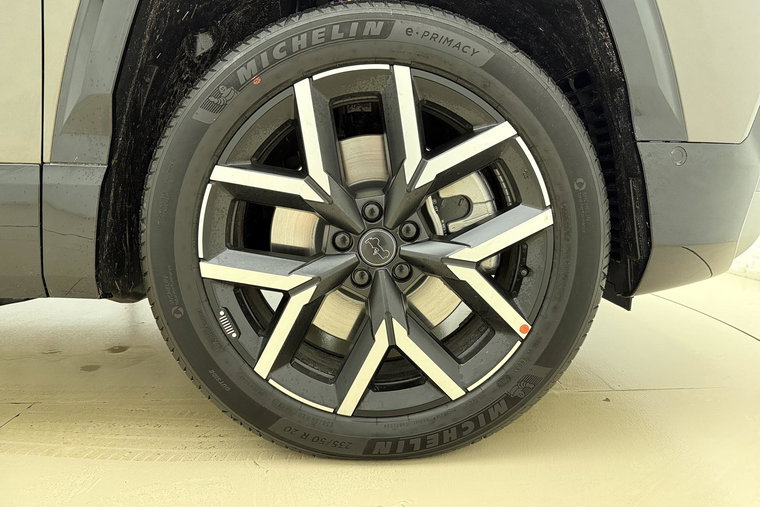 Vehicle Image 14