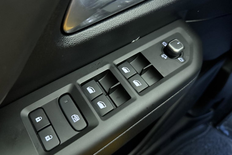 Vehicle Image 24